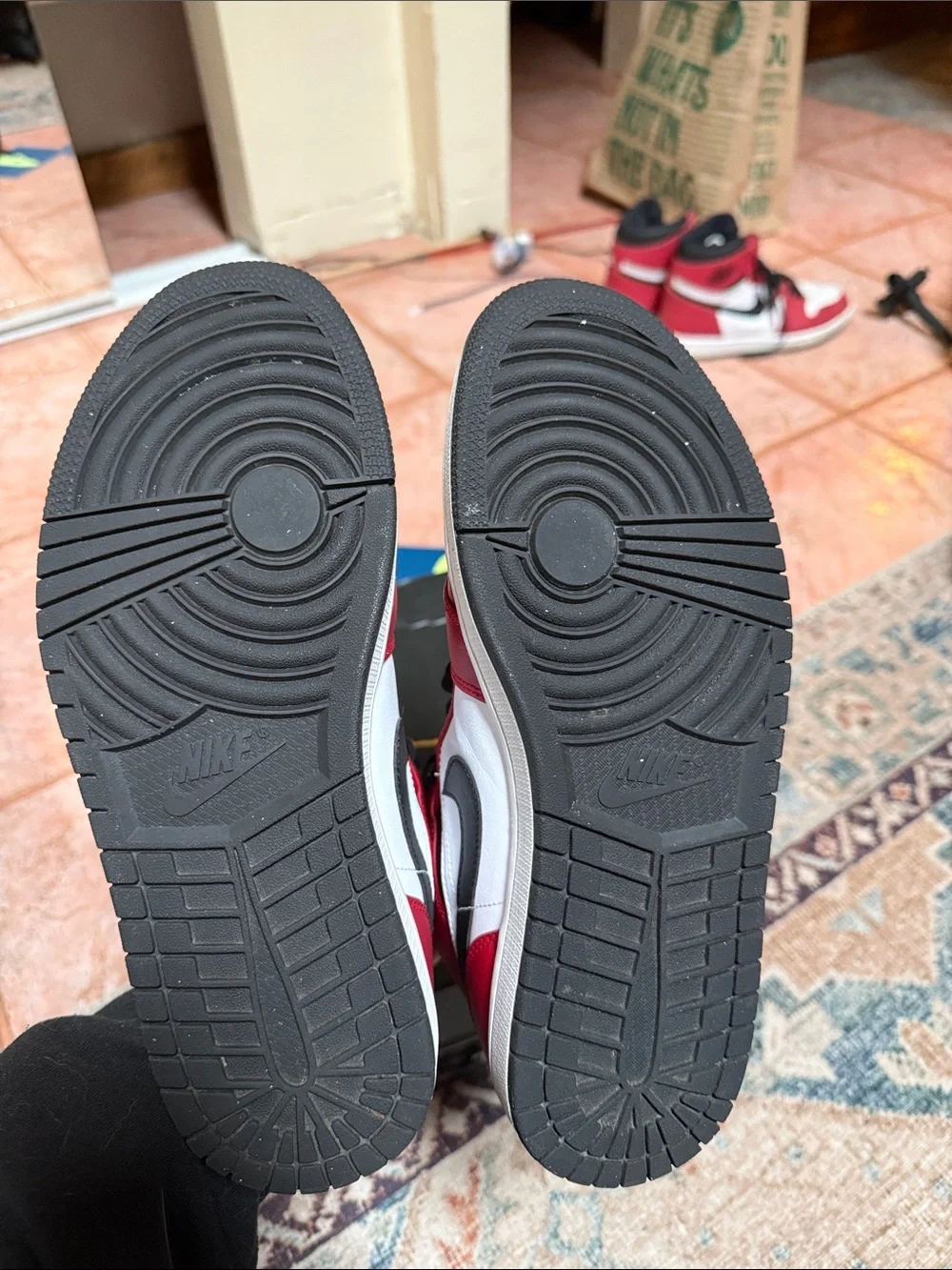 Jordan 1 Chicago black toe mids